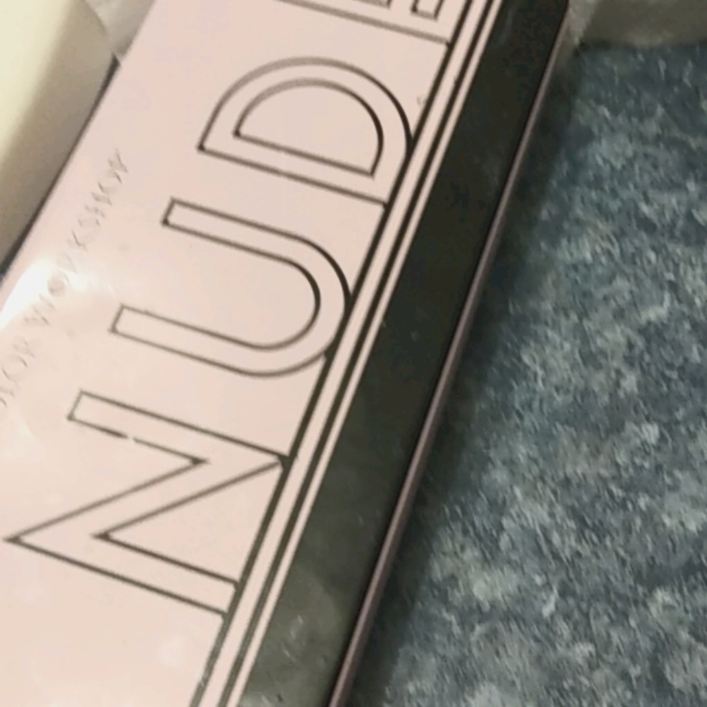 Eye shadow